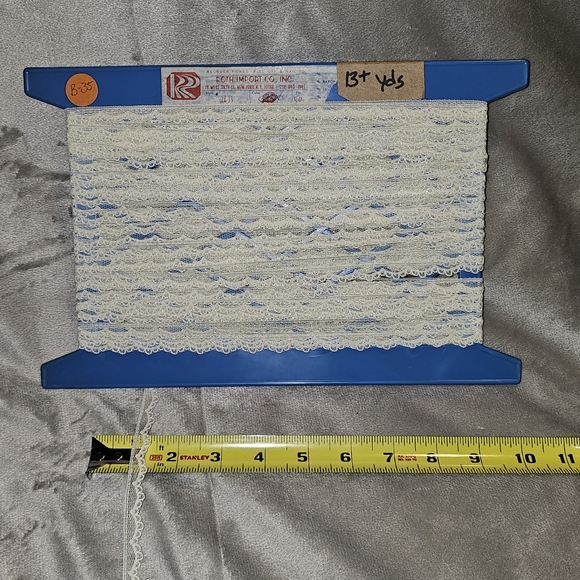 95+ Yards Vintage Lace & Trim - Picture 14 of 16